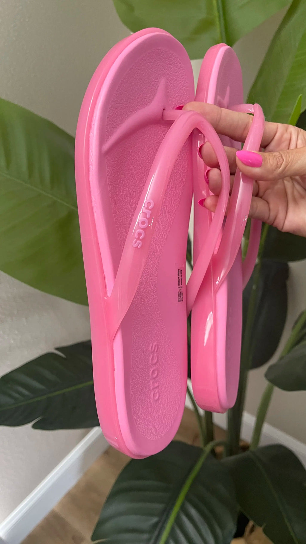 Crocs Women's Miami Round Toe Flip Flops
