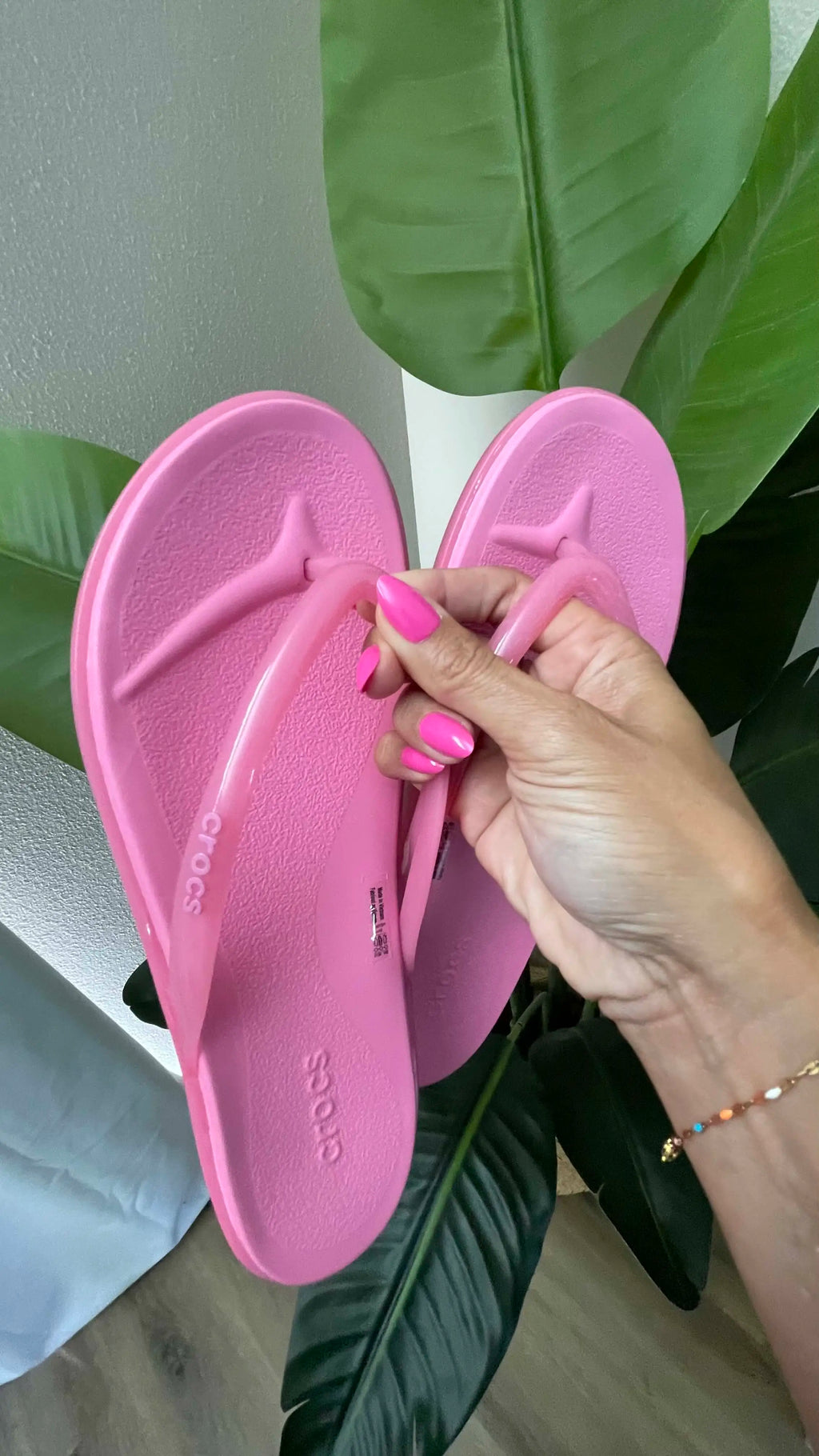 Crocs Women's Miami Round Toe Flip Flops